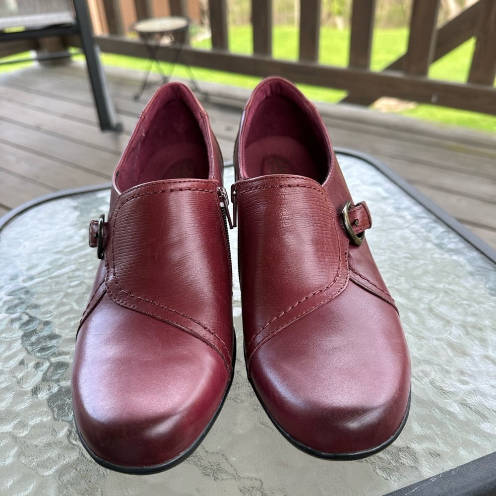 Clarks Burgundy Leather Heeled Loafers Buckle Detail Comfort ShoesWoman's 11 N - Picture 4 of 9